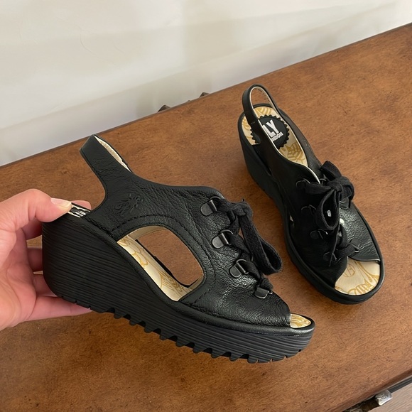 Fly London Ylva Leather Lace Up Open Peep Toe
Wedge Sandals Sz EU 36 (5.5-6 US) - Picture 3 of 15